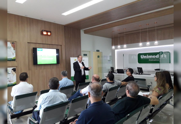 Unimed Andradina realiza treinamento com cooperados e colaboradores