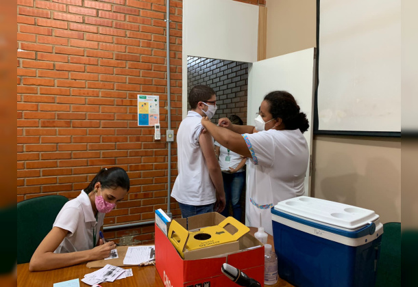 Campanha de Vacinação com colaboradores é realizada na Unimed Andradina