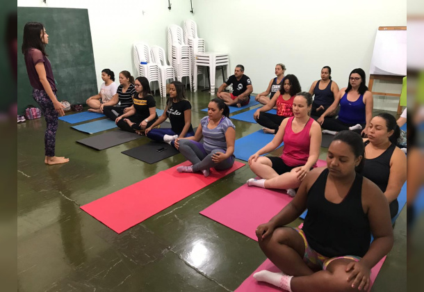 Grupo Vida Leve participa de aula de Yoga