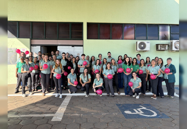 Outubro Rosa: hasteamento da bandeira reforça o compromisso com a saúde da mulher