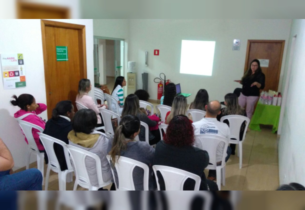Grupo Amor Pleno participa de palestra sobre parto