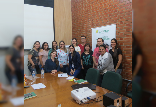 Colaboradores da Unimed Andradina passam por treinamento