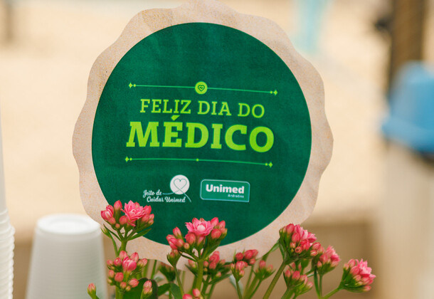 Unimed Andradina realiza encontro com médicos e promove torneio de Beach Tennis
