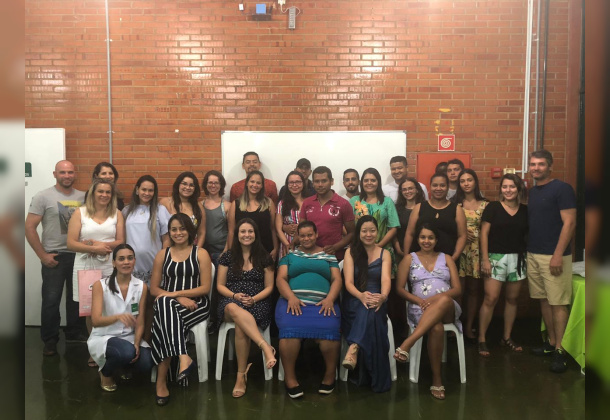 Gestantes do Grupo Amor Pleno aprendem como dar banho no bebê