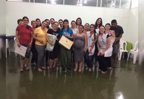 Grupo Amor Pleno participa de palestra com instrutora de Yoga